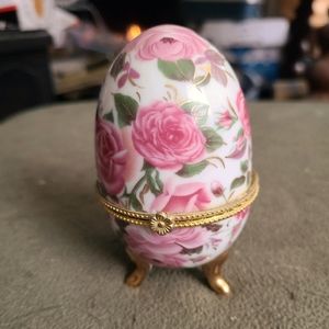 Hinged egg trinket box